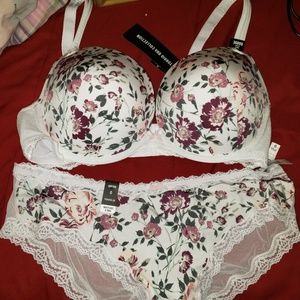 NWT Torrid 36ddd Floral white bra panty set Lace